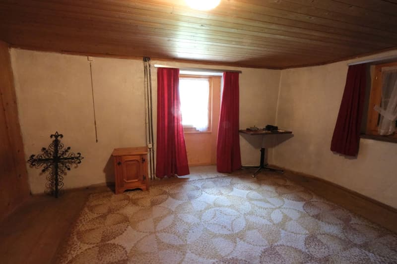 Das grosse Wohnhaus mit Stall in Schluein bei Ilanz/Glion (8)