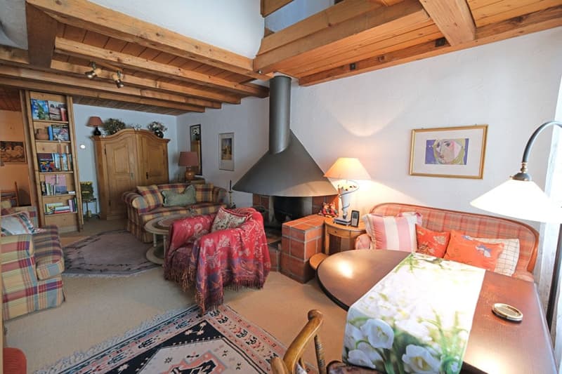 Eine 2.5-Zimmer-Wohnung mit Galerie an bester Lage in Laax (3)
