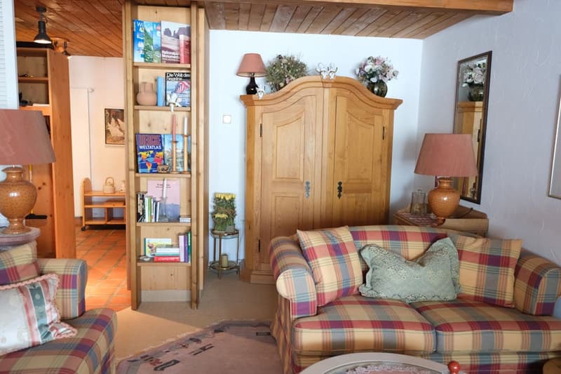 Eine 2.5-Zimmer-Wohnung mit Galerie an bester Lage in Laax (4)