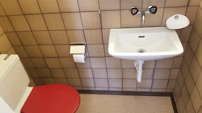 separates WC