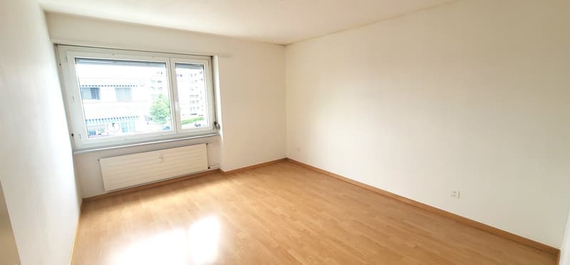 Generöses Wohnen - top modern mit Balkon im Grünen! (4)