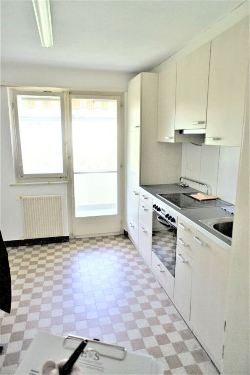 Grosszügige und helle Wohnung an ruhiger Lage! (3)