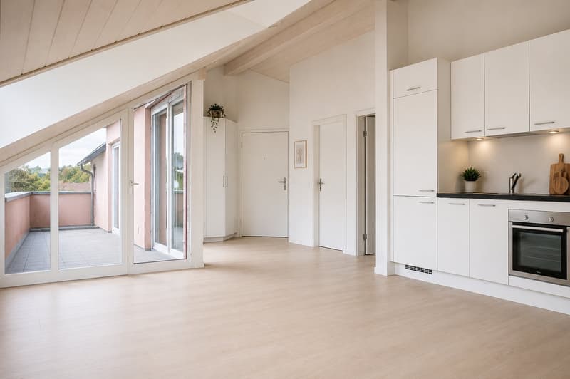 Exklusive Dachwohnung mit Balkon im Grünen! (3)