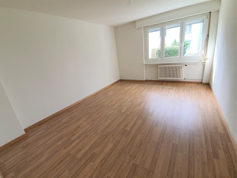 Grösszügiger Grundriss, modern und mit sonnigem Balkon! (4)
