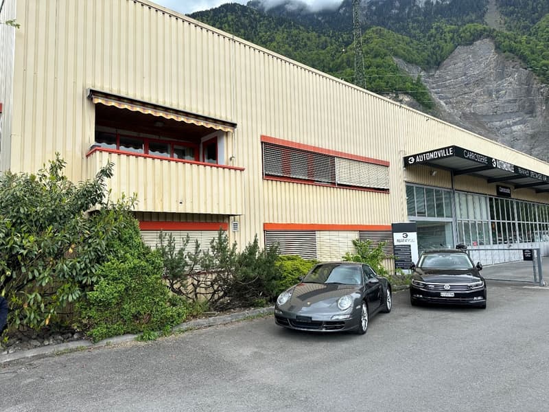 Halle artisanale de 1670 m2 avec zone résidentielle de 212 m2 à Villeneuve (4)