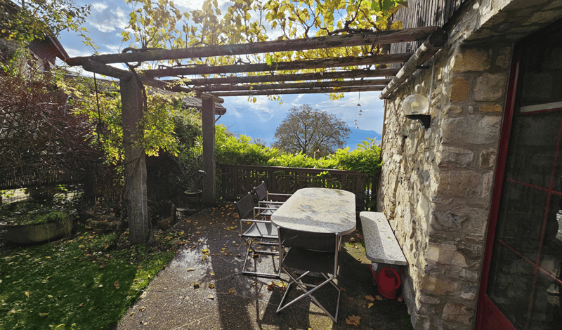 Maison de charme à Brent avec une magnifique vue sur le lac Léman (2)
