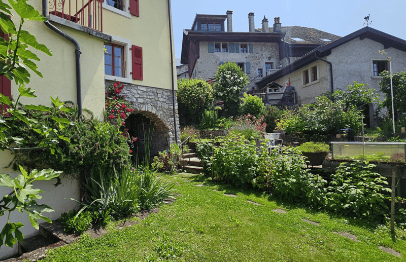 Maison de charme à Brent avec une magnifique vue sur le lac Léman (3)