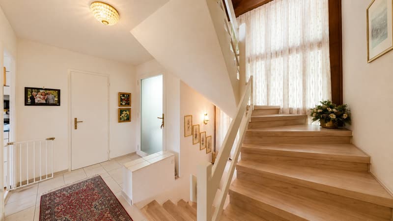 Charmantes 5.5-Zimmer-Doppeleinfamilienhaus (5)