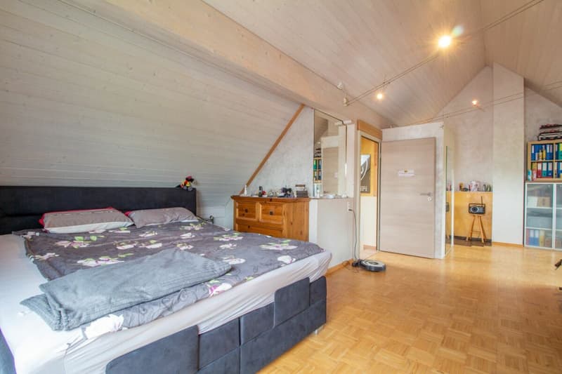 5.5-Zimmer-Doppeleinfamilienhaushälfte mit ausgebautem Dachstock und Aussicht (19)