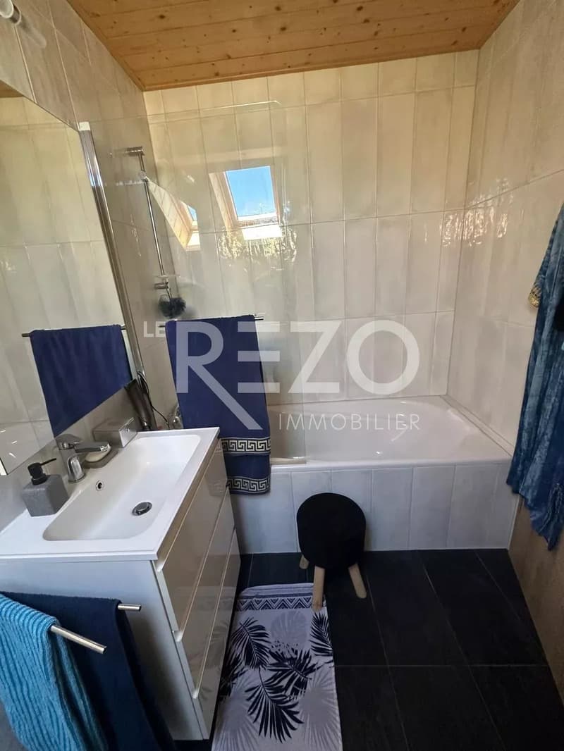 Bel appartement en attique avec accès direct au Lac Léman ? Rénové avec goût (10)