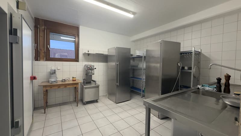 Local commercial à fort potentiel ? Ancien Buffet de la Gare (6)