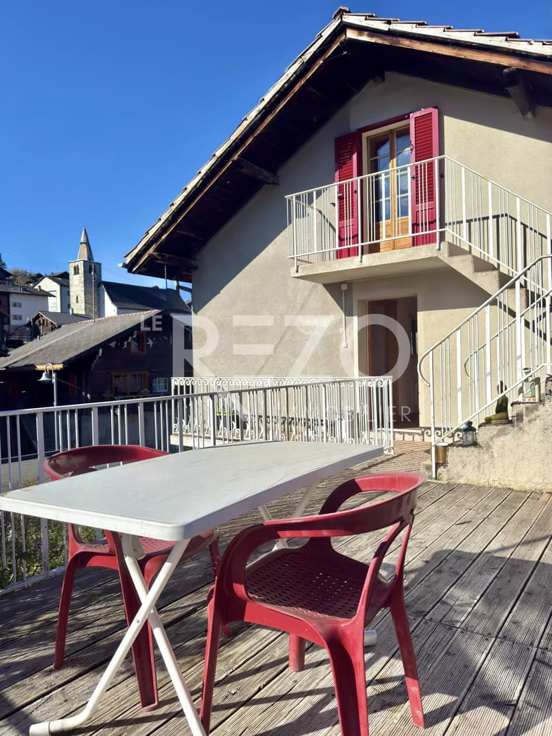 Attique 4.5 pièces avec garage et jardin, idéalement situé au coeur de Nax, Mont Noble. (1)