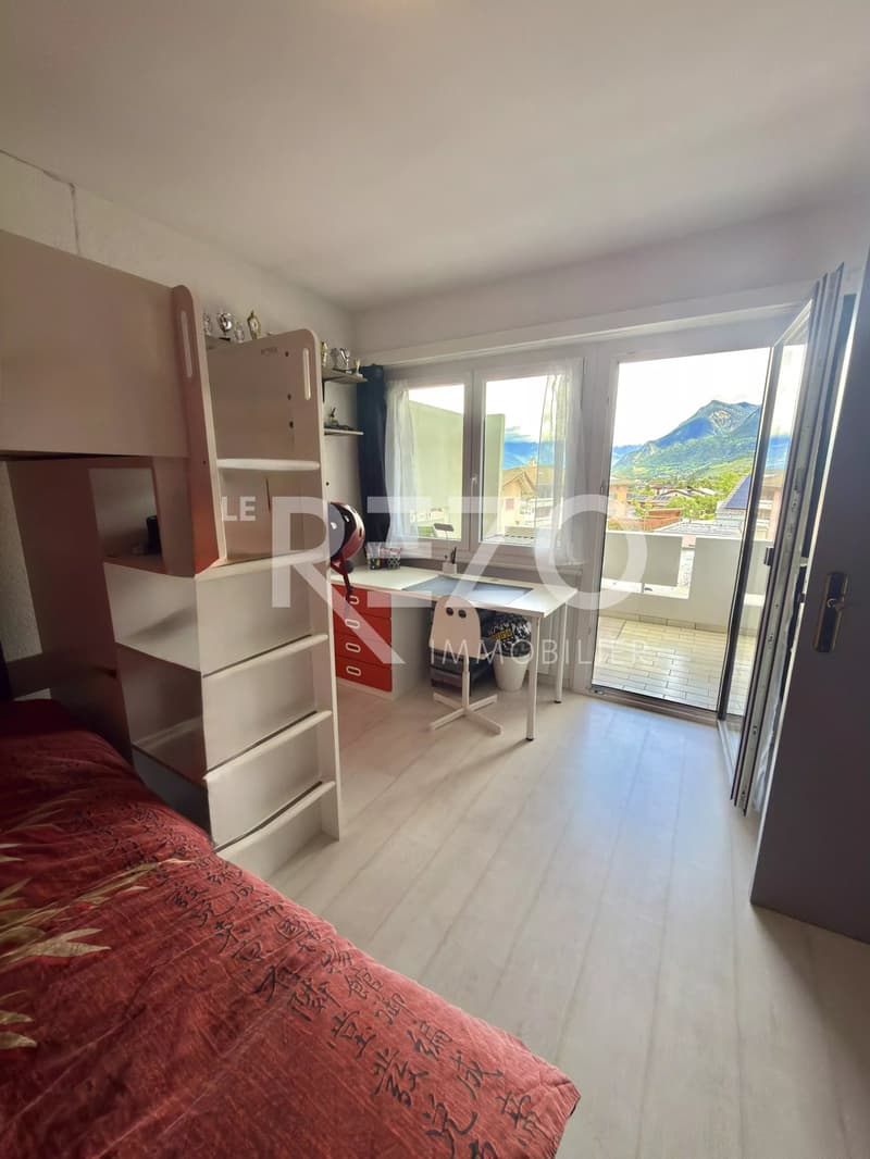 Appartement 4,5 pièces lumineux avec grand balcon exposé plein sud - Grône. (11)