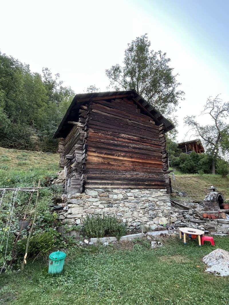 Mazot / petit chalet à rénover au coeur du Val d'Anniviers (1)