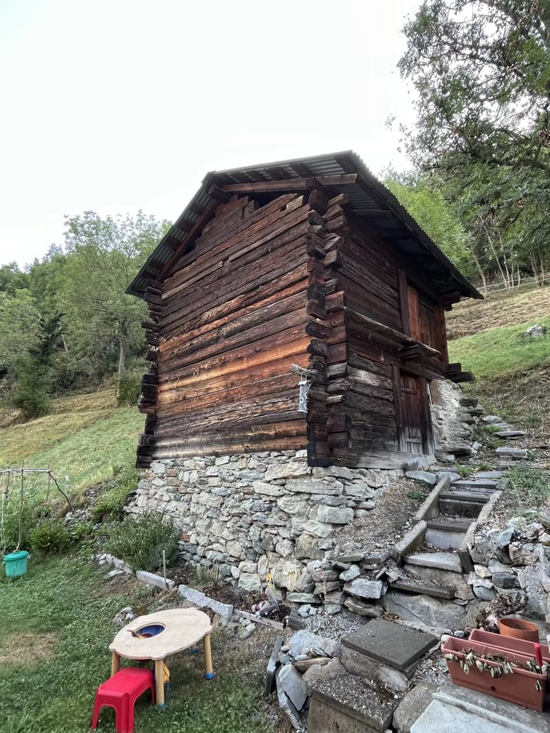 Mazot / petit chalet à rénover au coeur du Val d'Anniviers (3)