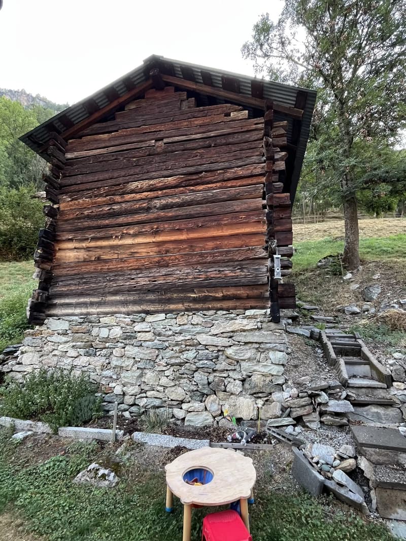 Mazot / petit chalet à rénover au coeur du Val d'Anniviers (2)