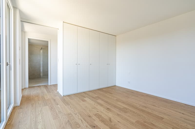 4,5 pièces neuf avec un généreux balcon (4)