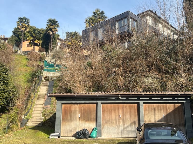 Villa immersa nel verde con grandi spazi (6)