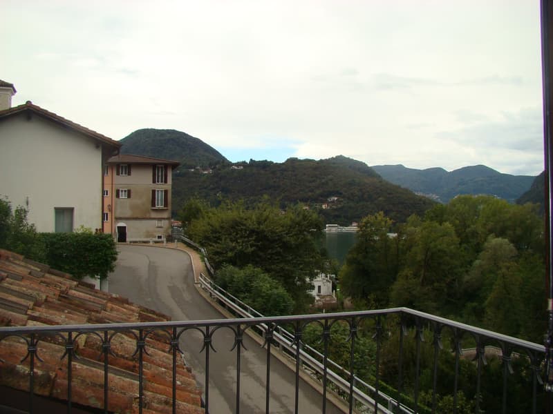 Spacious 5.5-Room House with Lake Views in Figino (2)