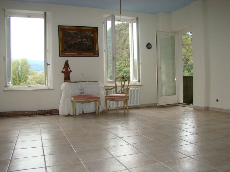 Spacious 5.5-Room House with Lake Views in Figino (3)