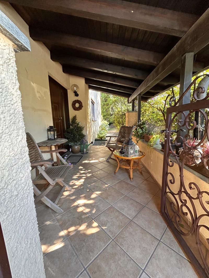 Splendida Villa di 9 Locali a Manno, Ticino (5)