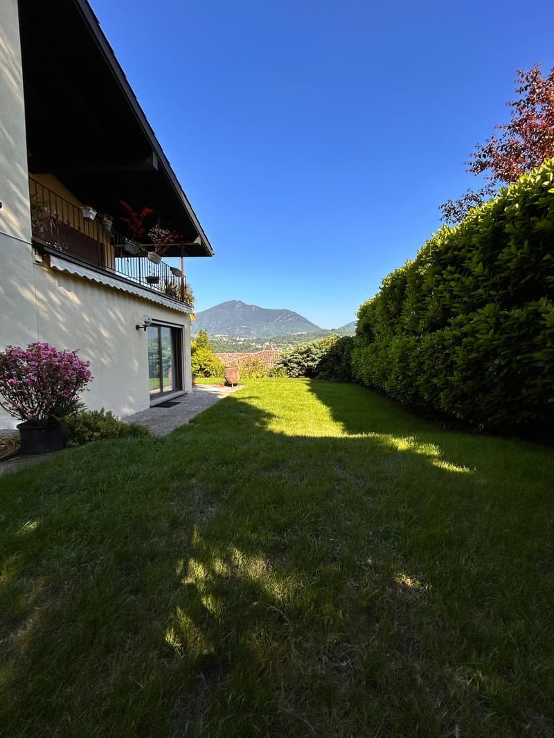 Splendida Villa di 9 Locali a Manno, Ticino (3)