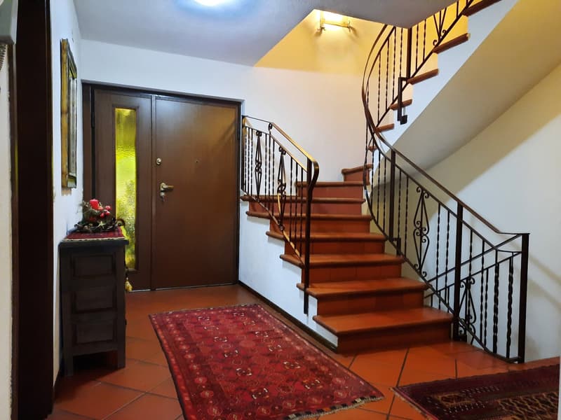 Splendida Villa di 9 Locali a Manno, Ticino (7)