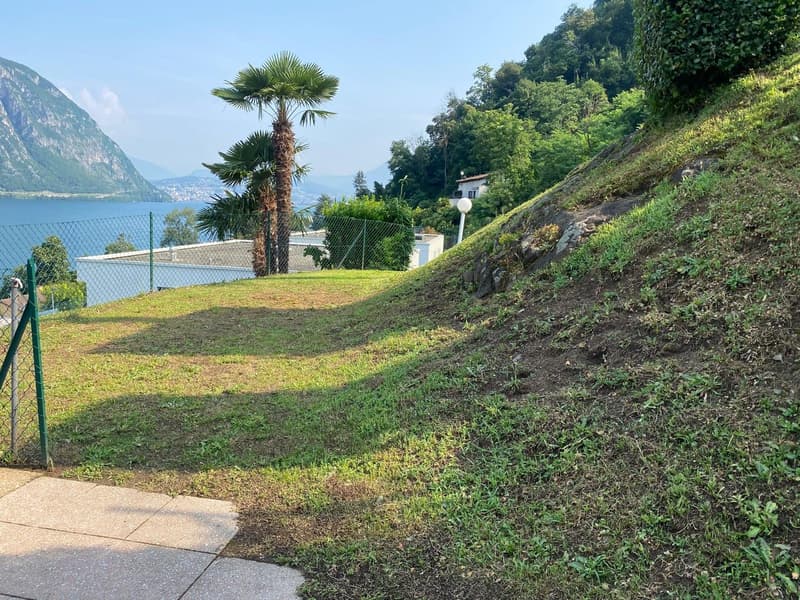 Stunning 4.5-Room Attic Apartment with Lake Views in Bissone (21)