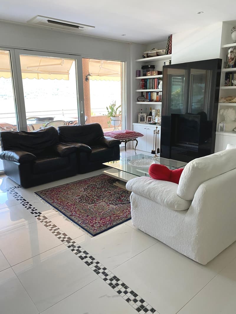 Stunning 4.5-Room Attic Apartment with Lake Views in Bissone (6)