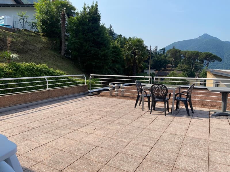Stunning 4.5-Room Attic Apartment with Lake Views in Bissone (18)