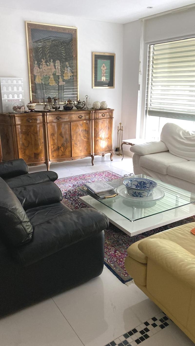 Stunning 4.5-Room Attic Apartment with Lake Views in Bissone (9)