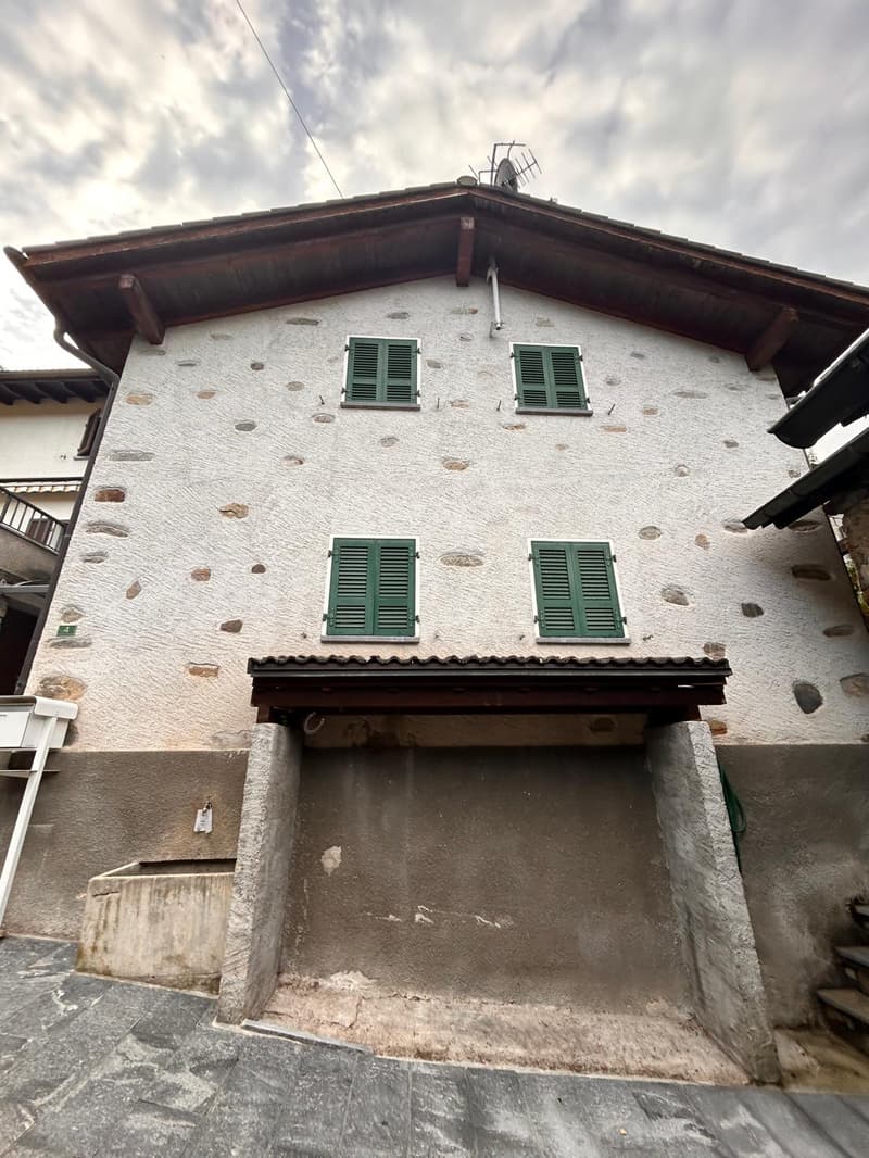 Casa indipendente nel nucleo di Medeglia (1)
