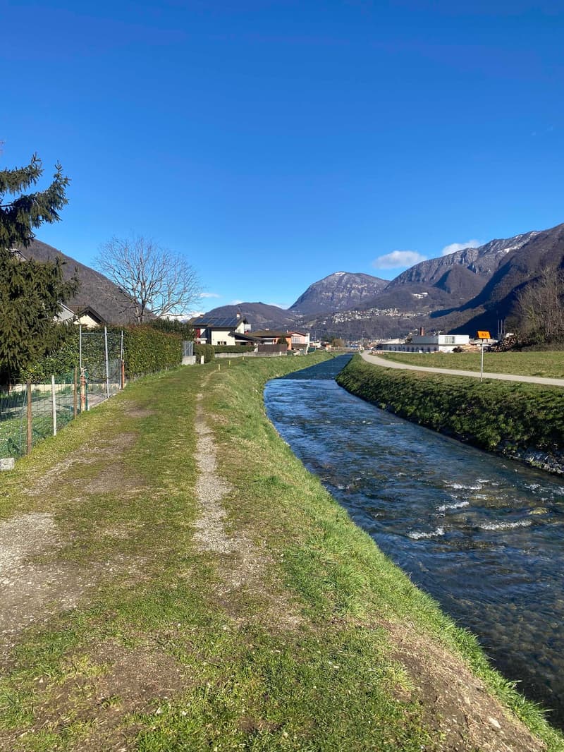 Riva San Vitale casa contemporanea tra lago e montagne in posizione tranquilla e soleggiata (10)