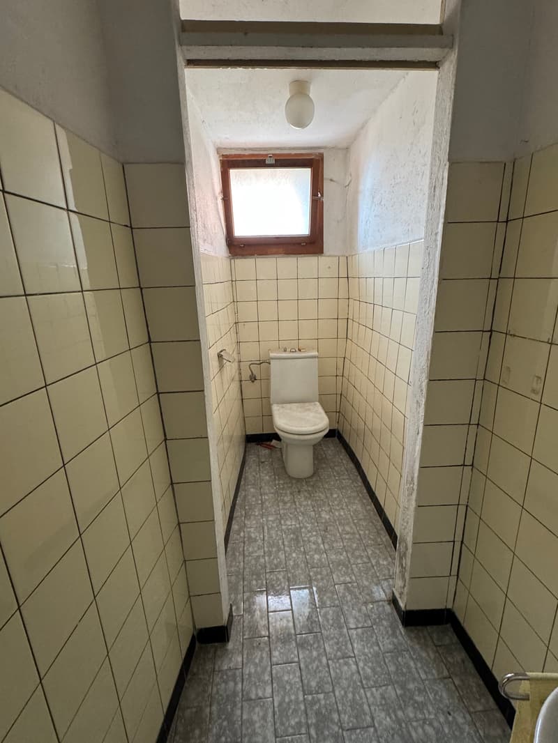 Casa di nucleo con 2 appartamenti e 18 locali a Vernate (25)
