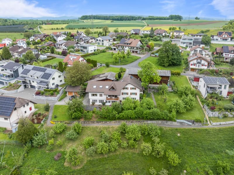 Geräumiges Familienhaus mit zwei zugebauten Wohnungen, diversen Hobby-, Einstell- und Lagermöglichkeiten inkl. Baulandparzelle (4)