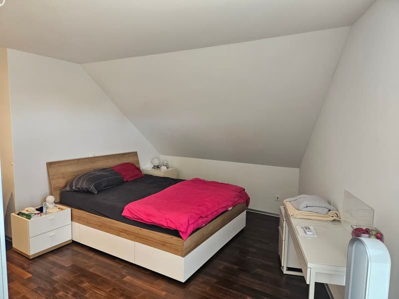 Geräumige 3.5-Zimmer Dachwohnung mit Aussicht in Weiningen (6)
