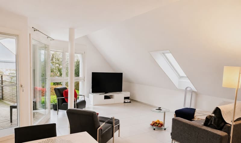 Geräumige 3.5-Zimmer Dachwohnung mit Aussicht in Weiningen (3)