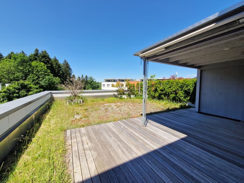 Lichtdurchflutet mit Lift und grosser Terrasse (1)