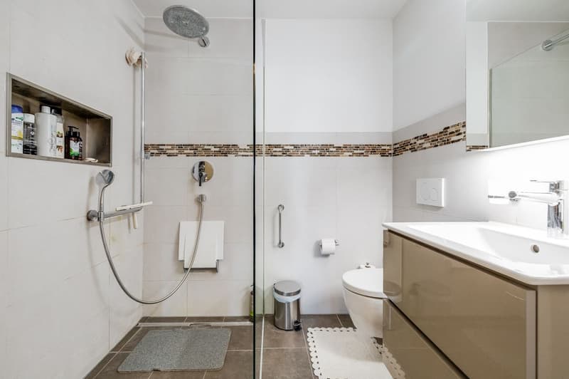 Geräumige und helle 5.5-Zimmer Wohnung mit Weitblick (11)