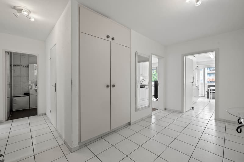 Modern, zentral und 2 Einstellhallenplätze inklusive (2)