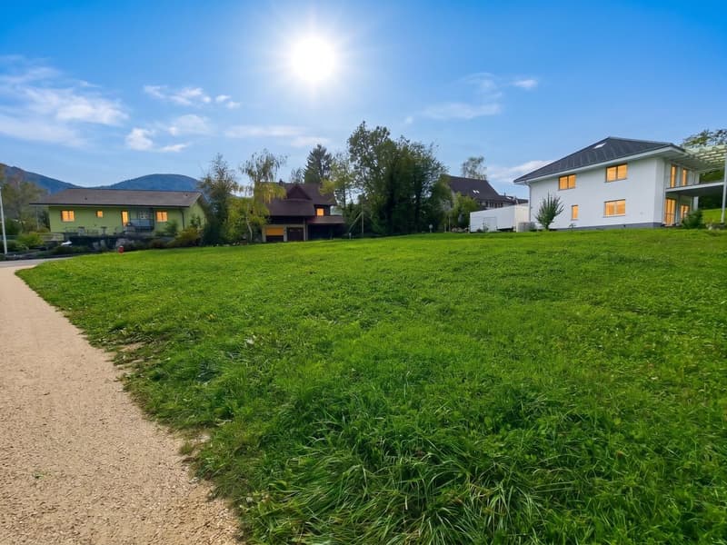 Attraktives Baugrundstück (700 m²) mit unverbaubarem Bergpanorama (3)