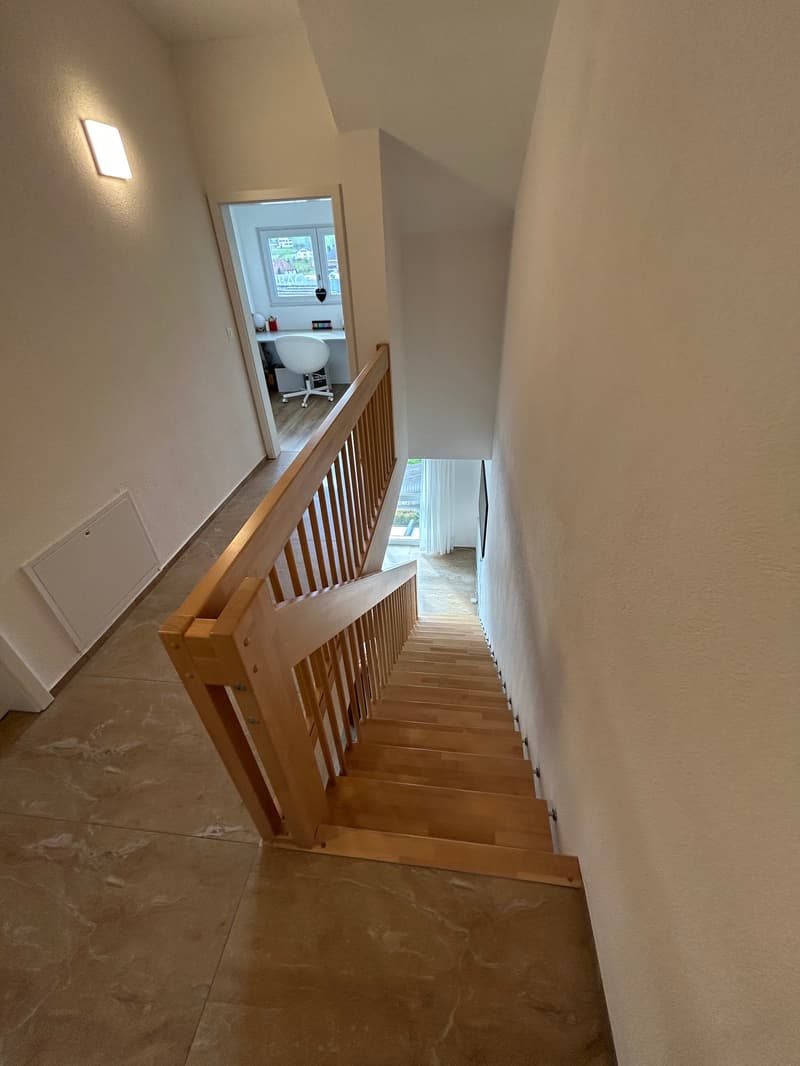 Grosszügige 4.5-Zimmer-Maisonette mit zwei Balkonen und Weitsicht an ruhiger Lage (7)