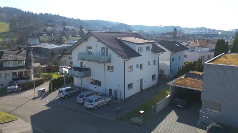Grosszügige 4.5-Zimmer-Maisonette mit zwei Balkonen und Weitsicht an ruhiger Lage (10)