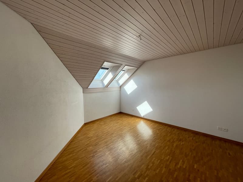 Charmante Dachwohnung an ruhiger Lage mit Balkon und Hobbyraum (7)