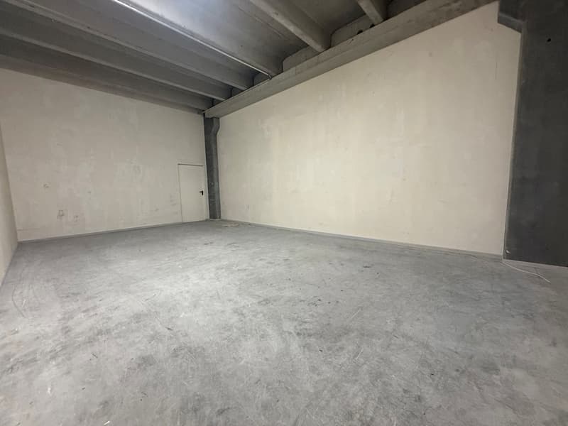 FINO A 3 MESI GRATUITI - Spazio commerciale e deposito in affitto a Mendrisio (1)