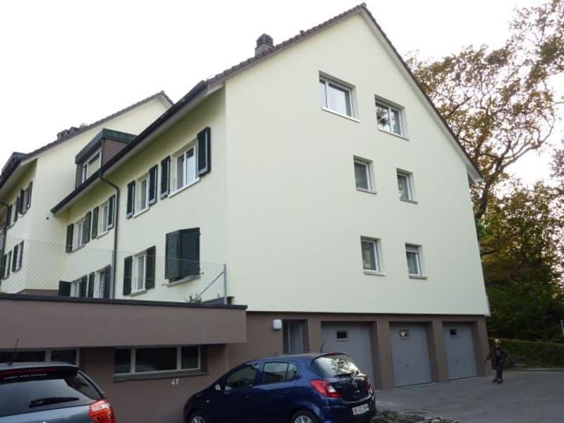 Einstellhallen- oder Aussenparkplatz im Spiegel Nähe Steinhölzli-Märit (3)