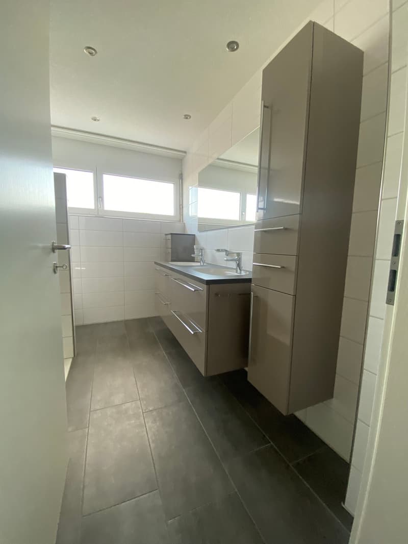 Helle 4.5-Zimmer-Wohnung mit Balkon und schöner Aussicht in Wangen an der Aare (7)
