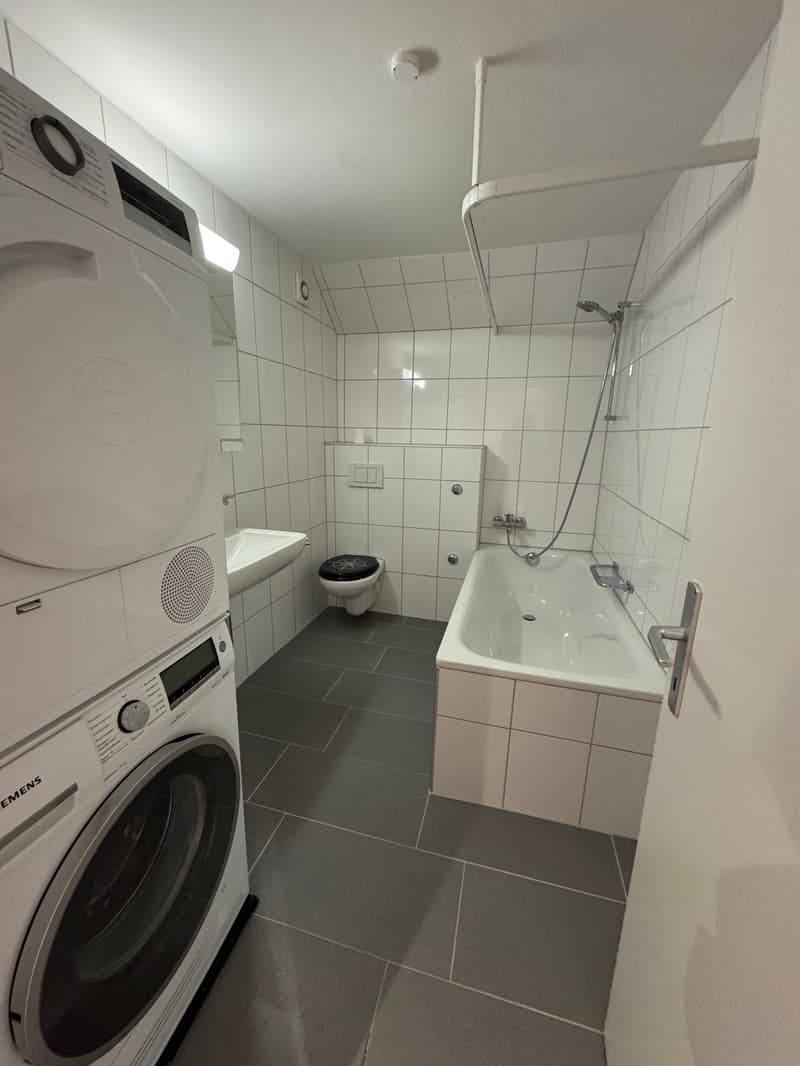 Helle 4-Zimmer-Wohnung mit Balkon und schöner Aussicht in Kirchleerau (5)