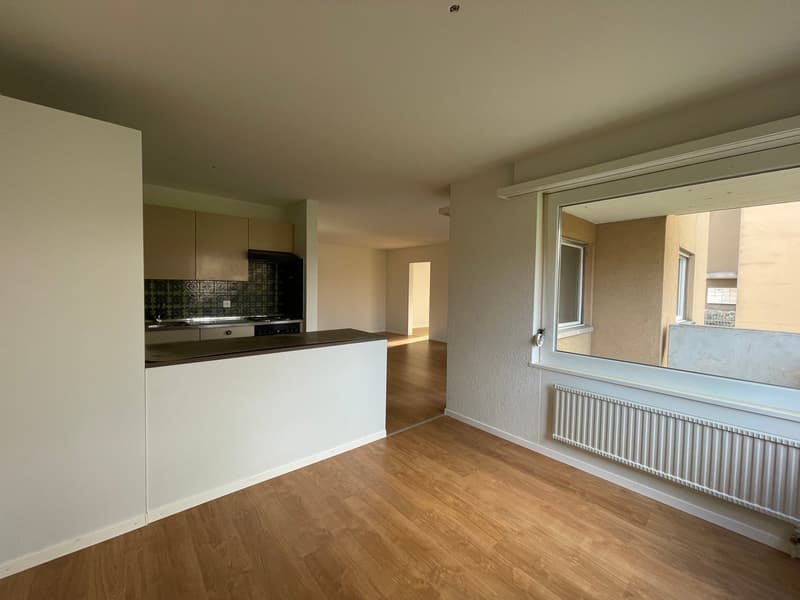 Helle 3.5-Zimmer-Wohnung mit Balkon in Dübendorf (3)