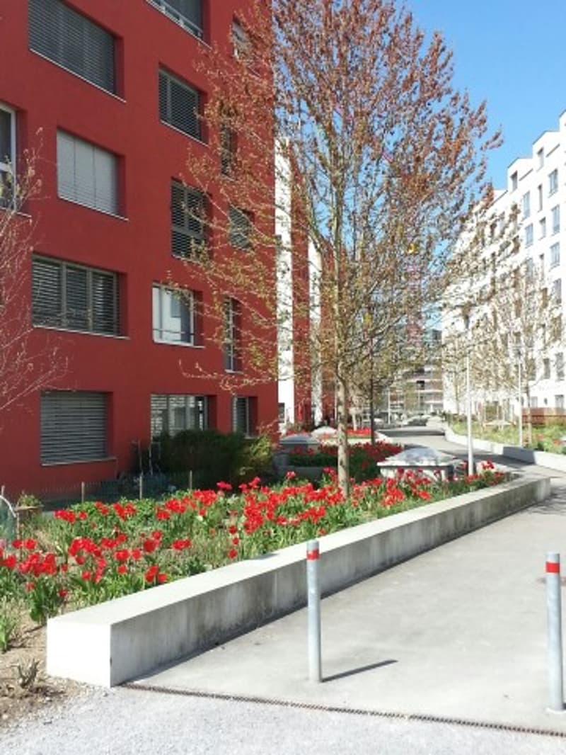 Schöne, grosszügige 2.5-Zimmer-Wohnung mit Wintergarten im 4. OG (1)